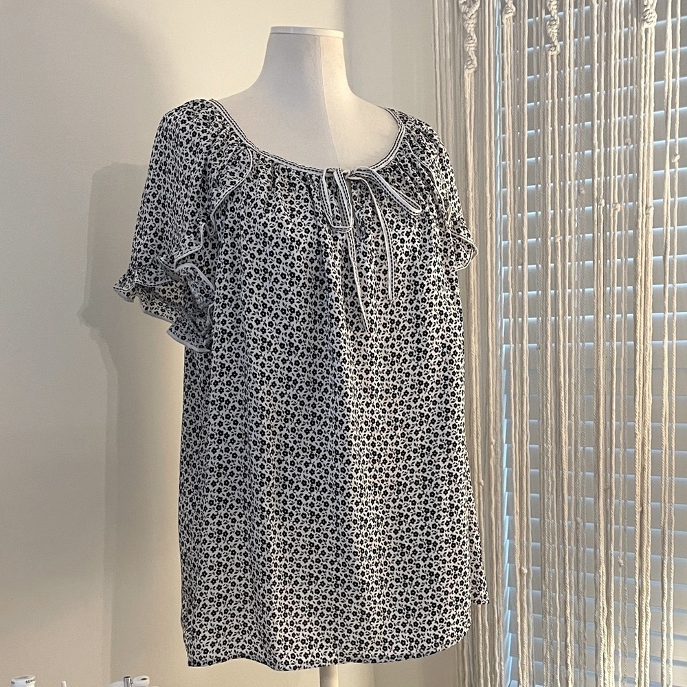 EUC Max Studio Women's Top Black and White Tie Neck Flutter Sleeve | Size 1X
